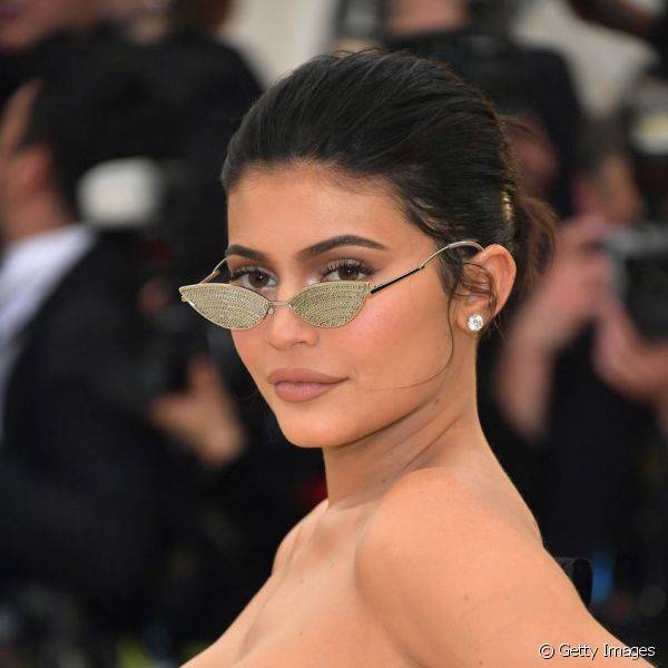 Make Kylie Jenner Met Gala 2018: tons de nude e marrom claros foram escolhidos para os l?bios e olhos da famosa (Foto: Getty Images)